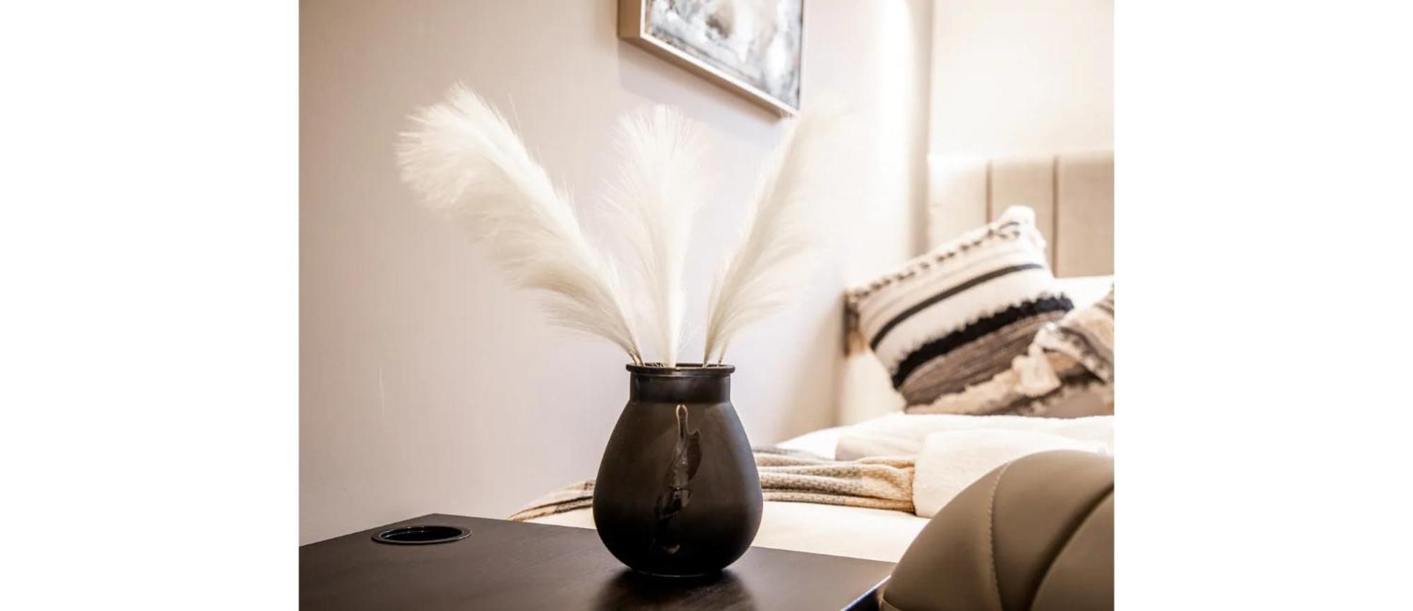The *best* Airbnb For Transport In London! Promise Apartment