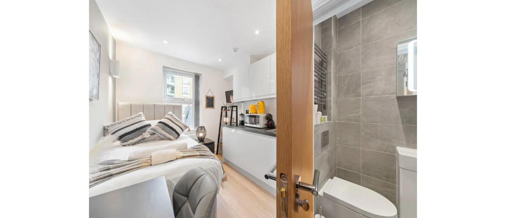 The *best* Airbnb For Transport In London! Promise