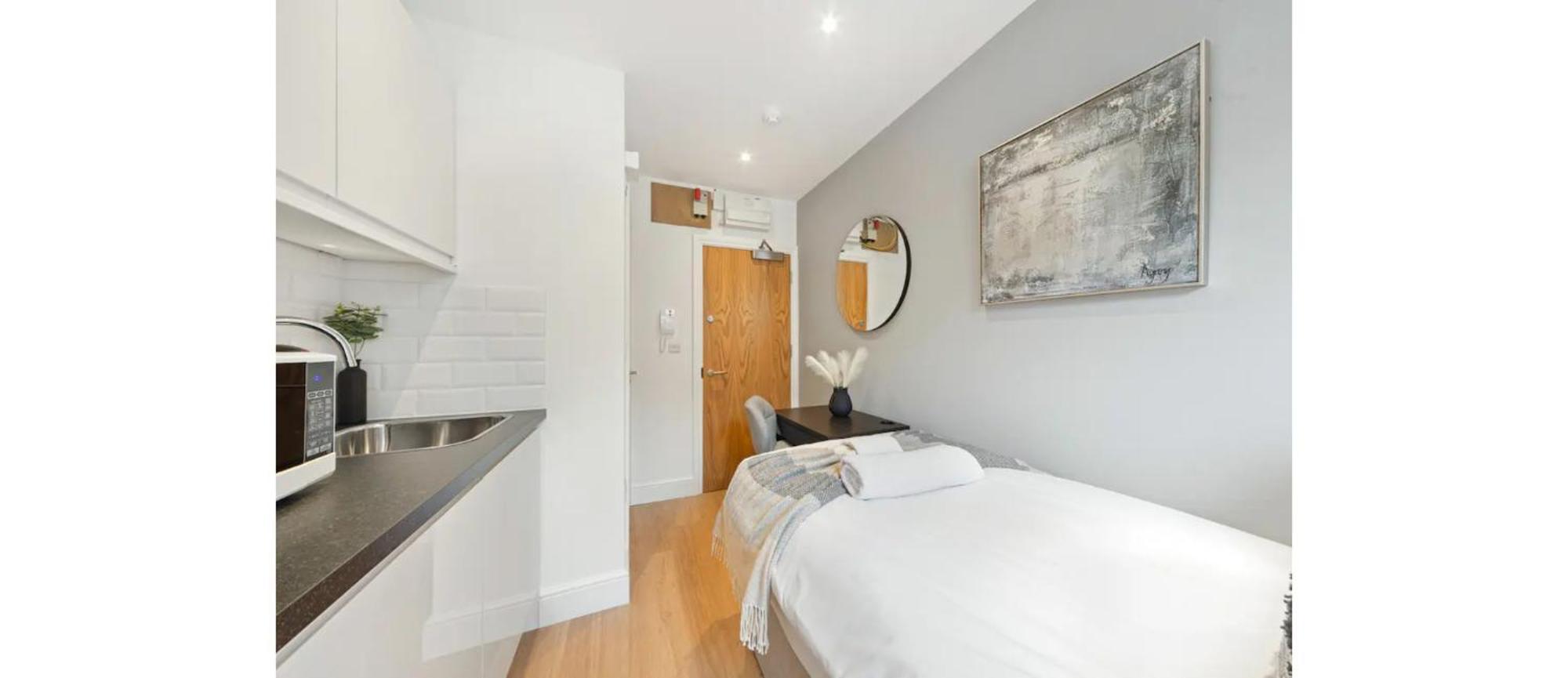 The *best* Airbnb For Transport In London! Promise * London