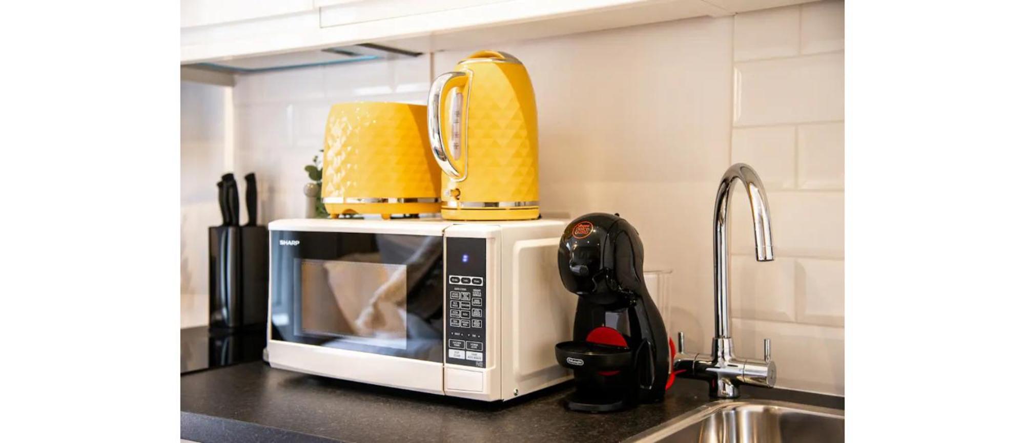 The *best* Airbnb For Transport In London! Promise * London